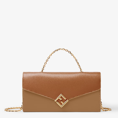 [FENDI] FF 다이아몬드 체인 지갑 상품 이미지